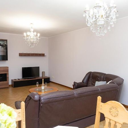 Spacious Apartments In The Center Of Obolon 2 Bedrooms Kiev Bagian luar foto