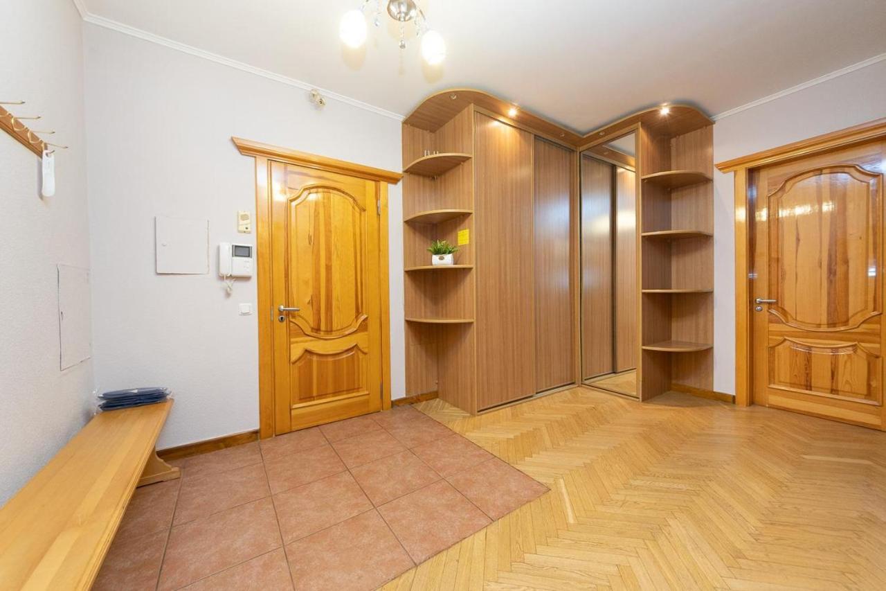 Spacious Apartments In The Center Of Obolon 2 Bedrooms Kiev Bagian luar foto