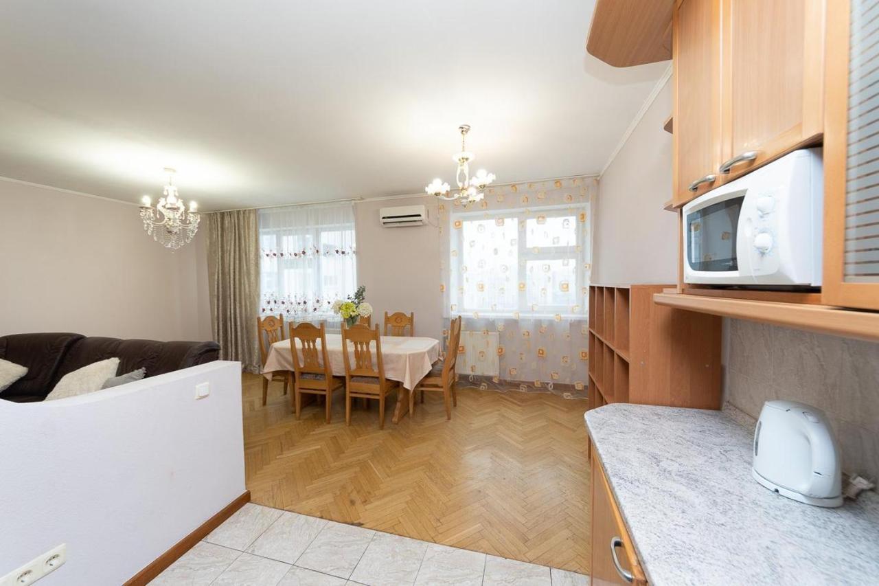 Spacious Apartments In The Center Of Obolon 2 Bedrooms Kiev Bagian luar foto
