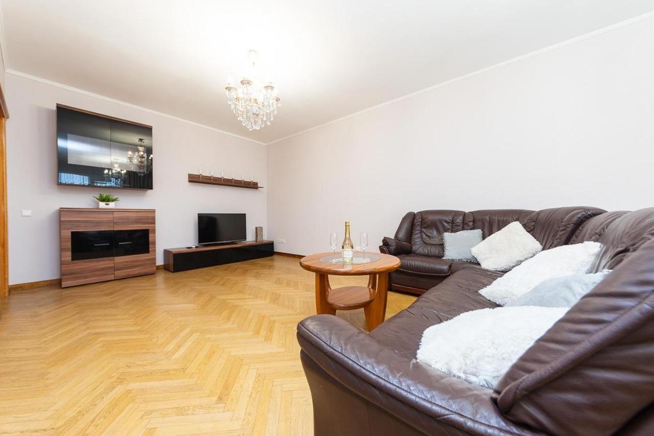 Spacious Apartments In The Center Of Obolon 2 Bedrooms Kiev Bagian luar foto