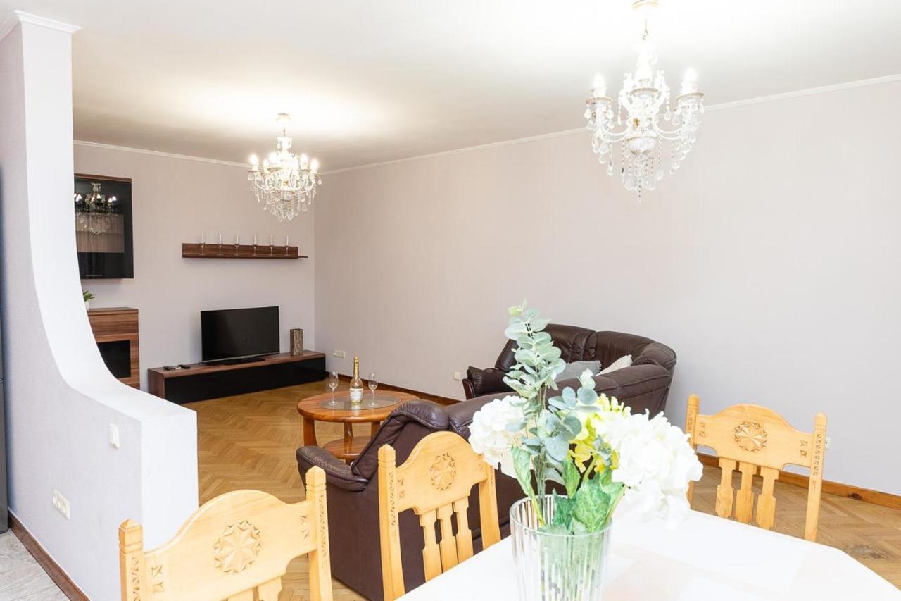 Spacious Apartments In The Center Of Obolon 2 Bedrooms Kiev Bagian luar foto