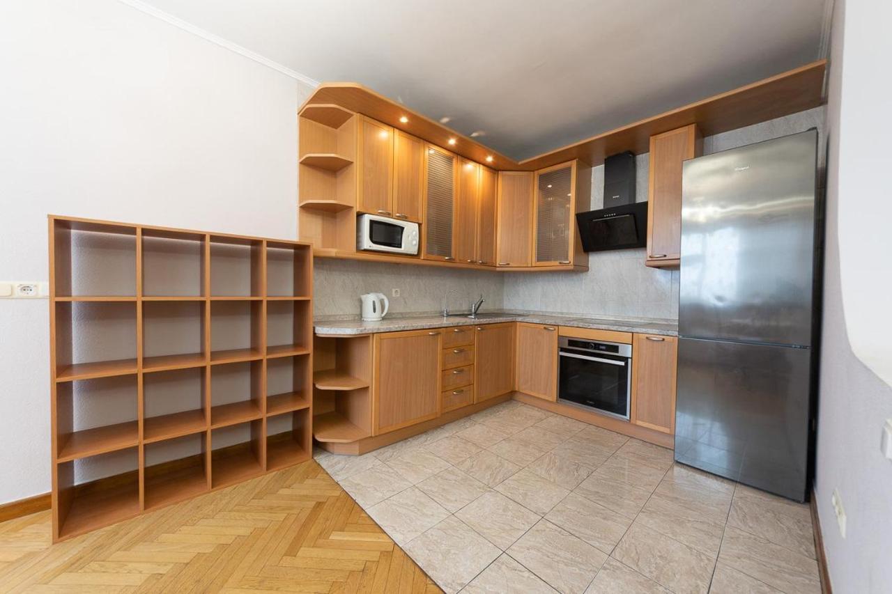 Spacious Apartments In The Center Of Obolon 2 Bedrooms Kiev Bagian luar foto