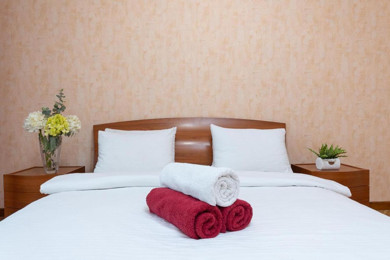 Spacious Apartments In The Center Of Obolon 2 Bedrooms Kiev Bagian luar foto
