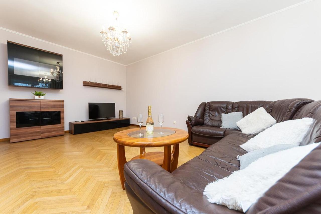 Spacious Apartments In The Center Of Obolon 2 Bedrooms Kiev Bagian luar foto